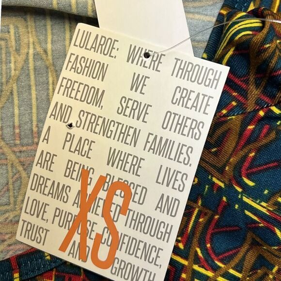 LuLaRoe Top Perfect T Simply Comfortable Stretch NEW XS Short Sleeves Side Slits - Picture 9 of 11